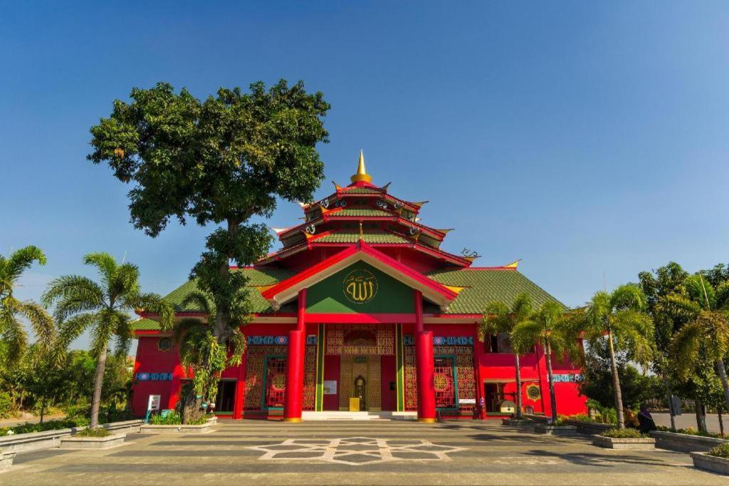 Zoom Dharmahusada Hotel Сурабая Екстер'єр фото