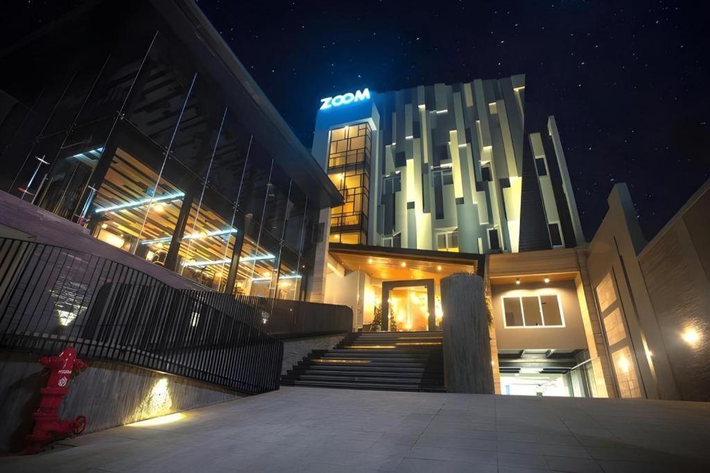 Zoom Dharmahusada Hotel Сурабая Екстер'єр фото
